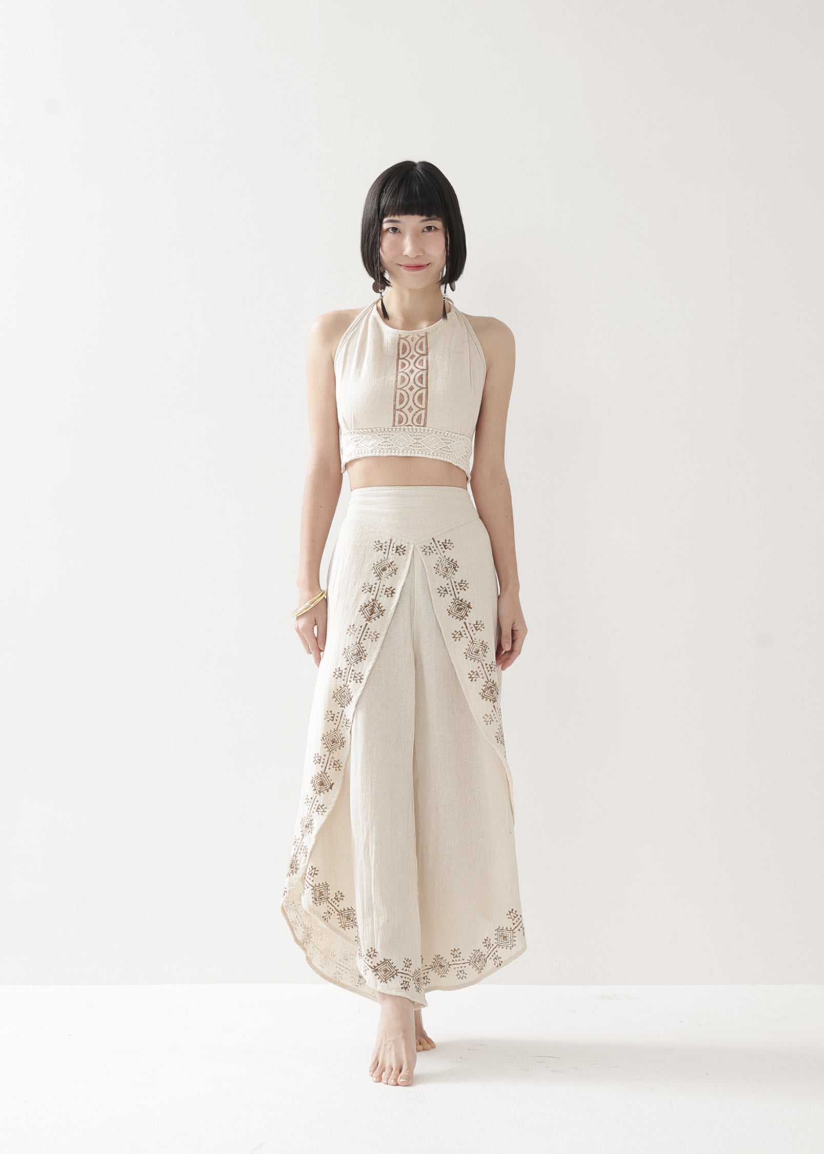 Tribal Earth] SOPHIA レース刺繍 ホルタークロップトップス | KujA