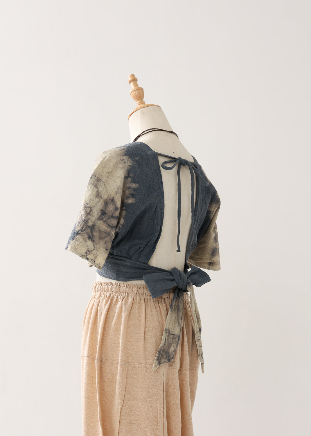 [Khadi of Love] バックノット・ カイトスリーブトップス (草木染め/全２色)