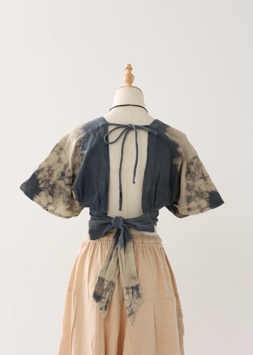 [Khadi of Love] バックノット・ カイトスリーブトップス (草木染め/全２色)