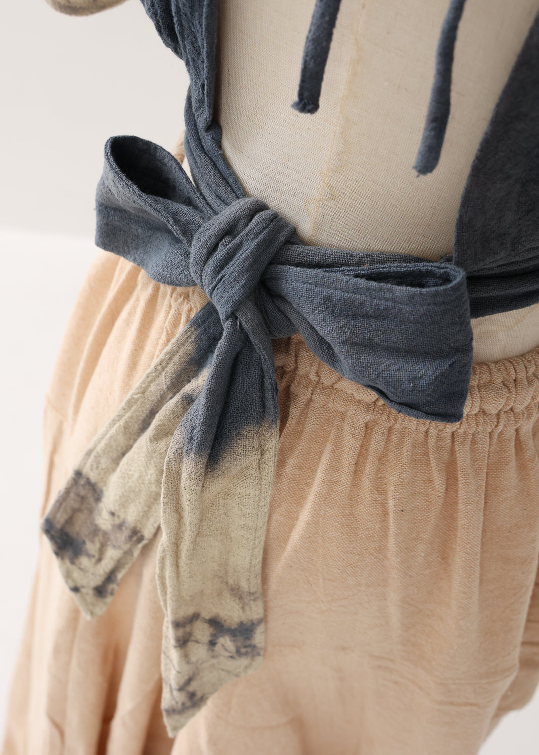 [Khadi of Love] バックノット・ カイトスリーブトップス (草木染め/全２色)