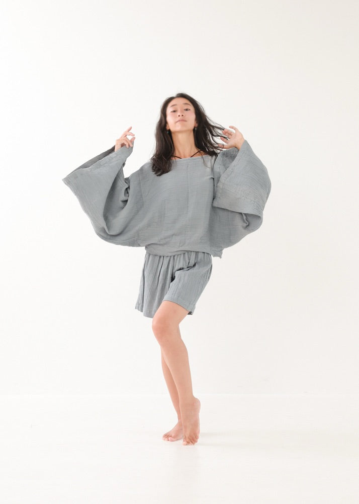 [NATURE FLOW / セットアップ] 平織りボートフレアトップス＆キュロット (Blue Gray)