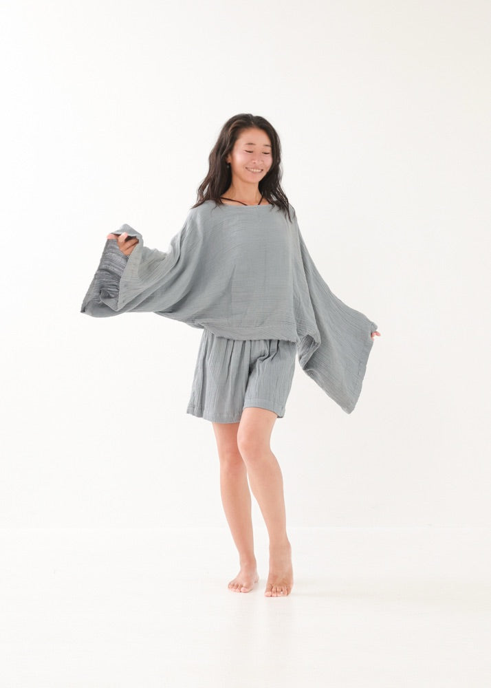 [NATURE FLOW / セットアップ] 平織りボートフレアトップス＆キュロット (Blue Gray)