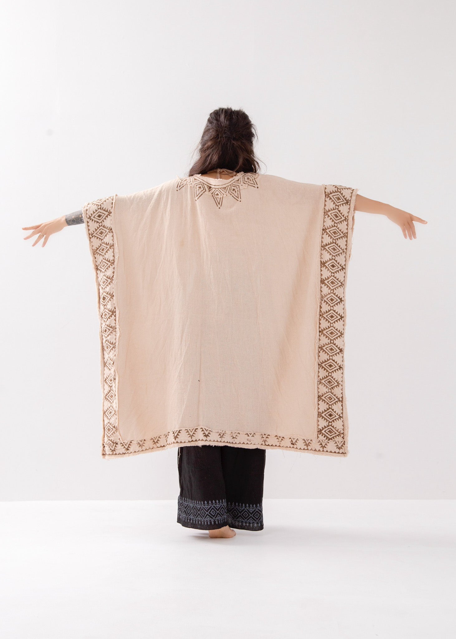 ブロックプリント　インド綿　ガウン　羽織り　着物ローブ Tribal Earth] ブロックプリント・ロングガウンKimono 羽織 | KujA