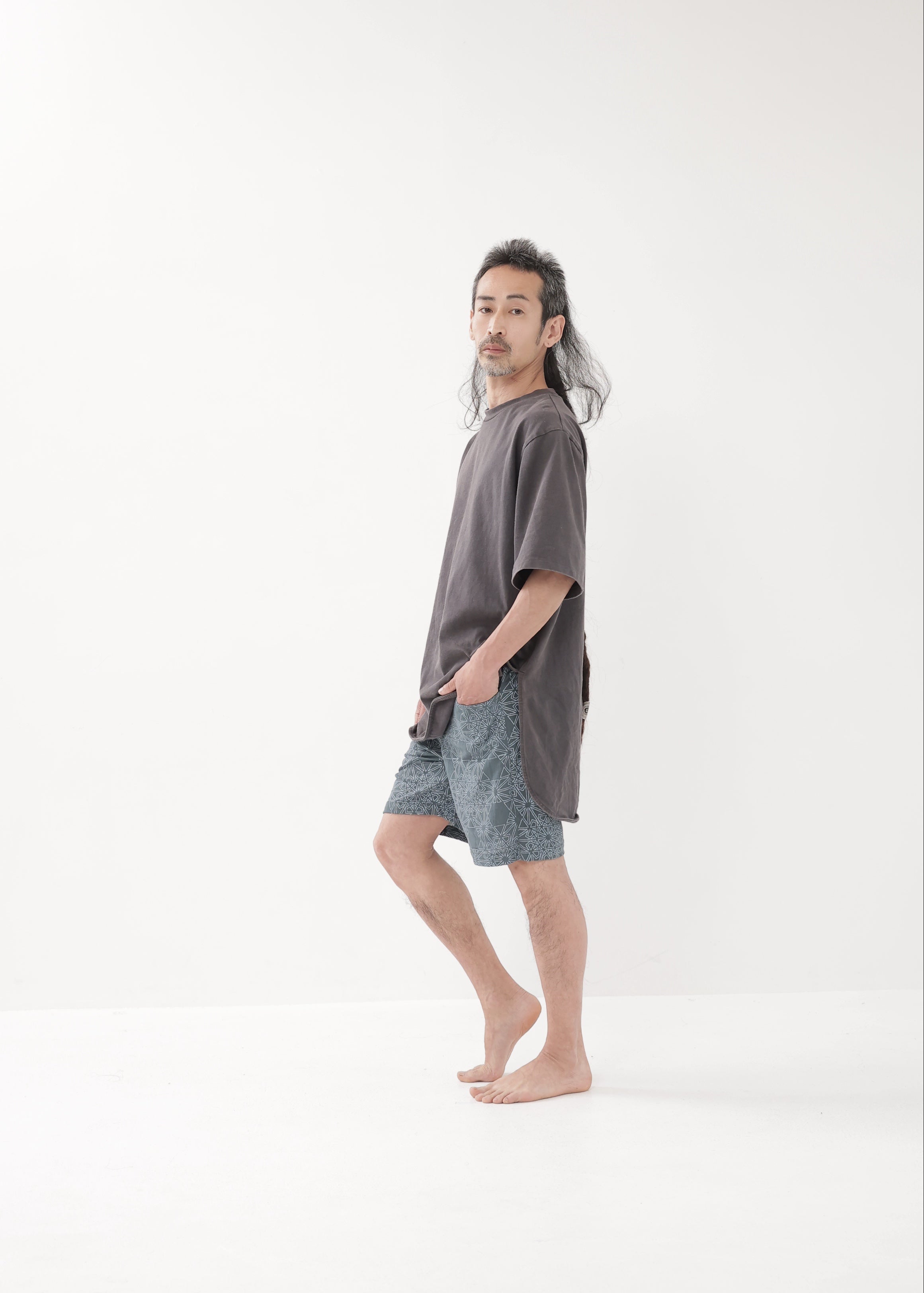 [紡生/ユニセックス] ハンドスクリーン 麻柄・ミッドハーフパンツ 全2色