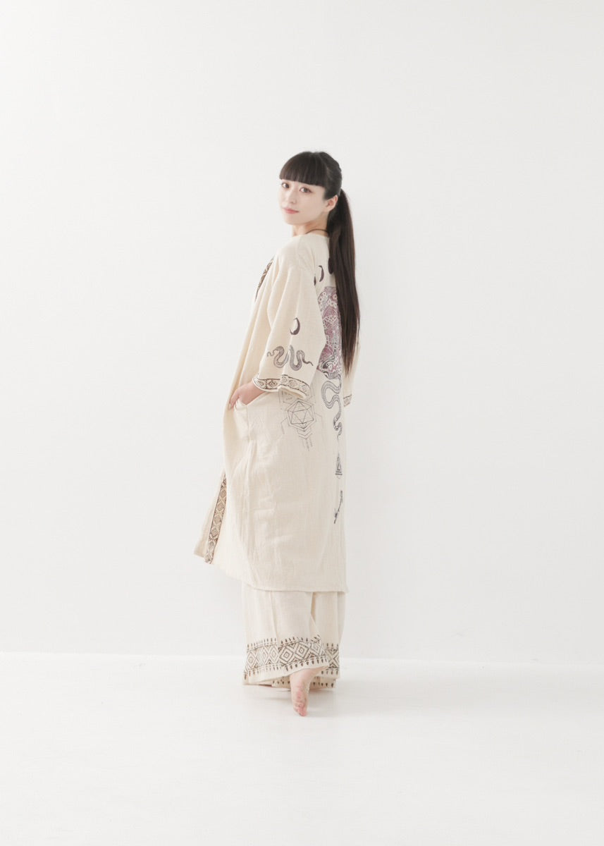[奇なりの高次元場 × KujA コラボ限定品] KANNAGI ジオトリム・ストレートローブ