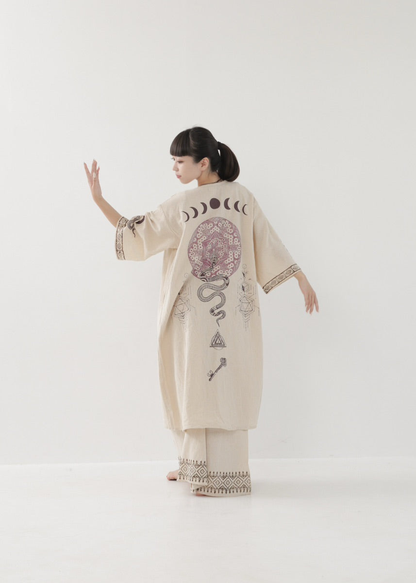 [奇なりの高次元場 × KujA コラボ限定品] KANNAGI ジオトリム・ストレートローブ